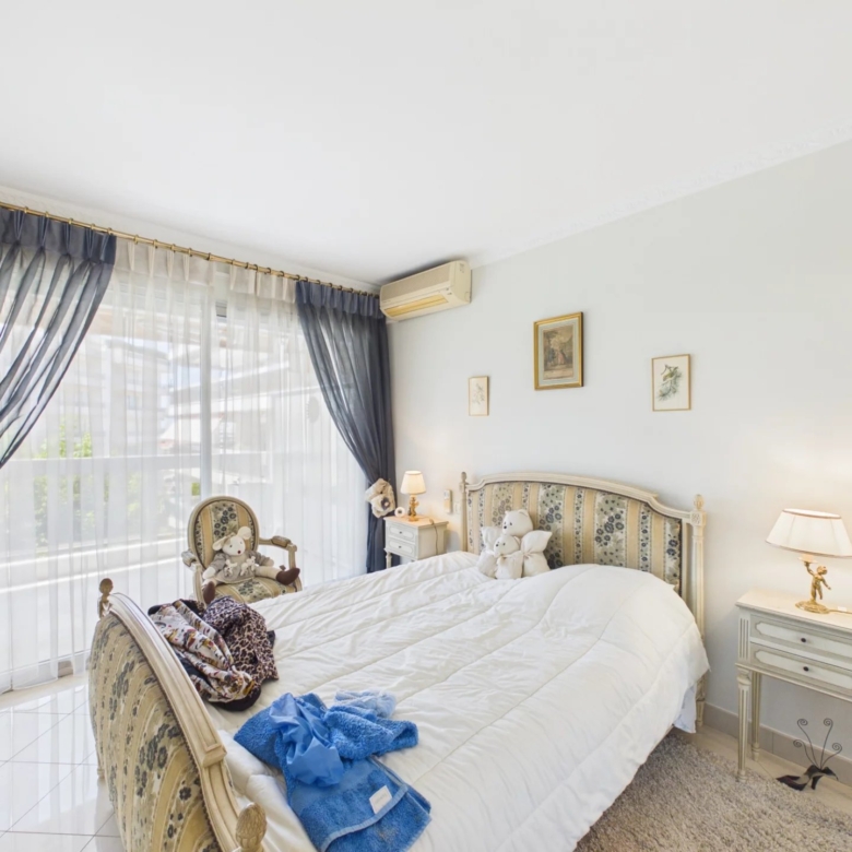 MAS DE TANIT – STUNNING 3-BEDROOM APARTMENT WITH SEA VIEW AND 55 SQM CORNER TERRACE