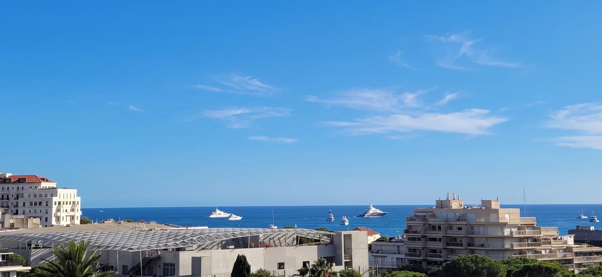 Dernier étage avec terrasse et vue mer au cœur de la Pinède - Palais des Congrès - Tanit Immobilier