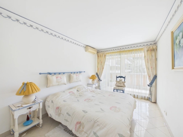 MAS DE TANIT – STUNNING 3-BEDROOM APARTMENT WITH SEA VIEW AND 55 SQM CORNER TERRACE