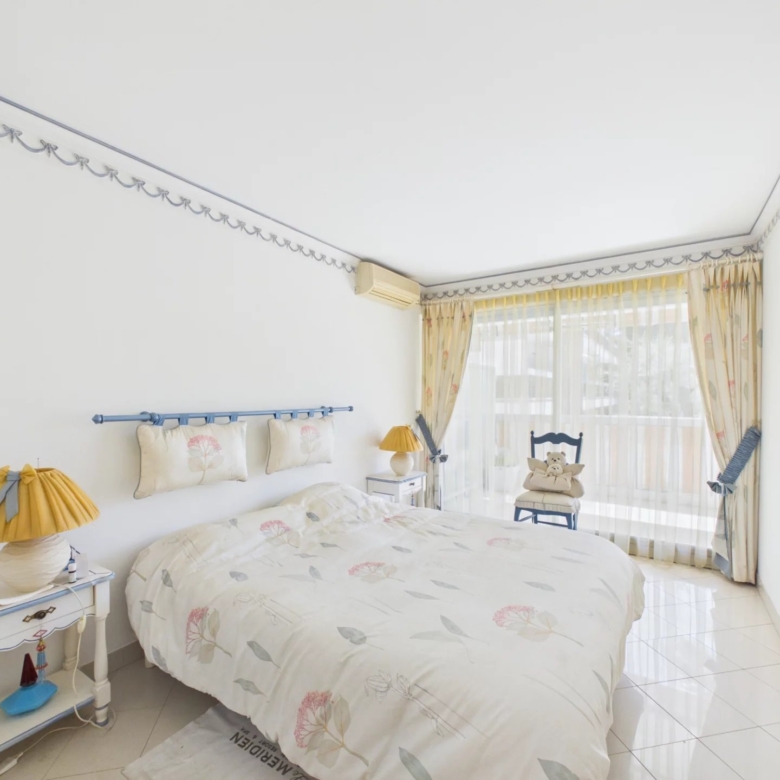 MAS DE TANIT – STUNNING 3-BEDROOM APARTMENT WITH SEA VIEW AND 55 SQM CORNER TERRACE