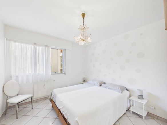 APPARTEMENT 52 M² TRAVERSANT AVEC BALCON ET LOGGIA – PROCHE PLAGES ET COMMODITÉS