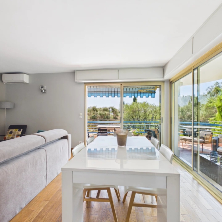 Appartement 4 pièces d’angle avec vaste terrasse – Résidence Parc et Piscine – Garage en sous-sol