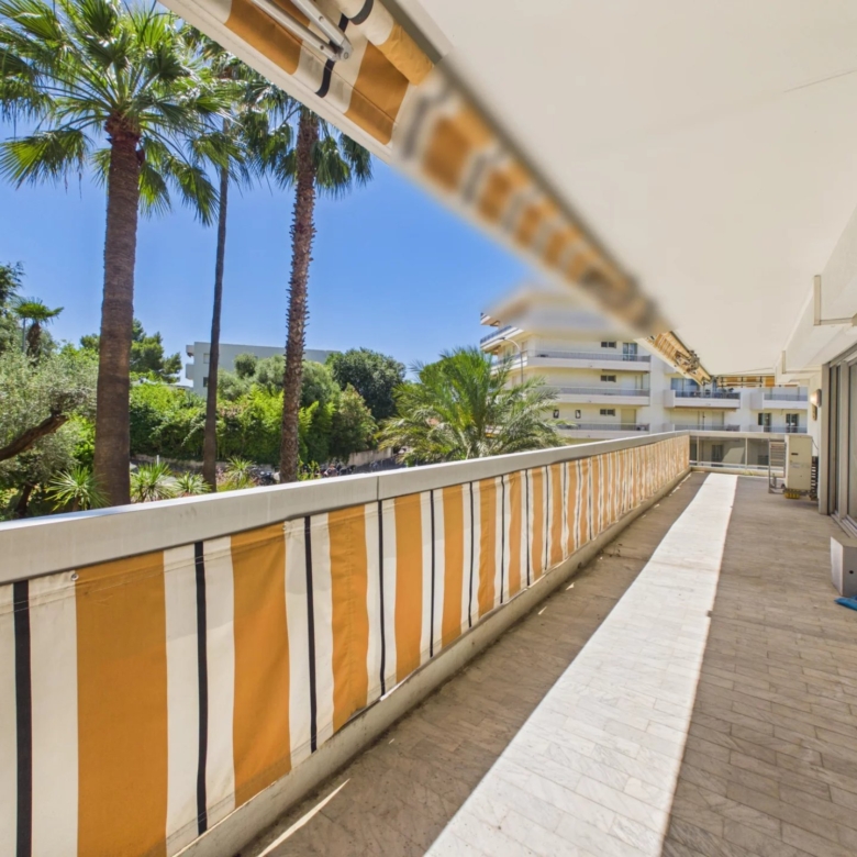 MAS DE TANIT – STUNNING 3-BEDROOM APARTMENT WITH SEA VIEW AND 55 SQM CORNER TERRACE