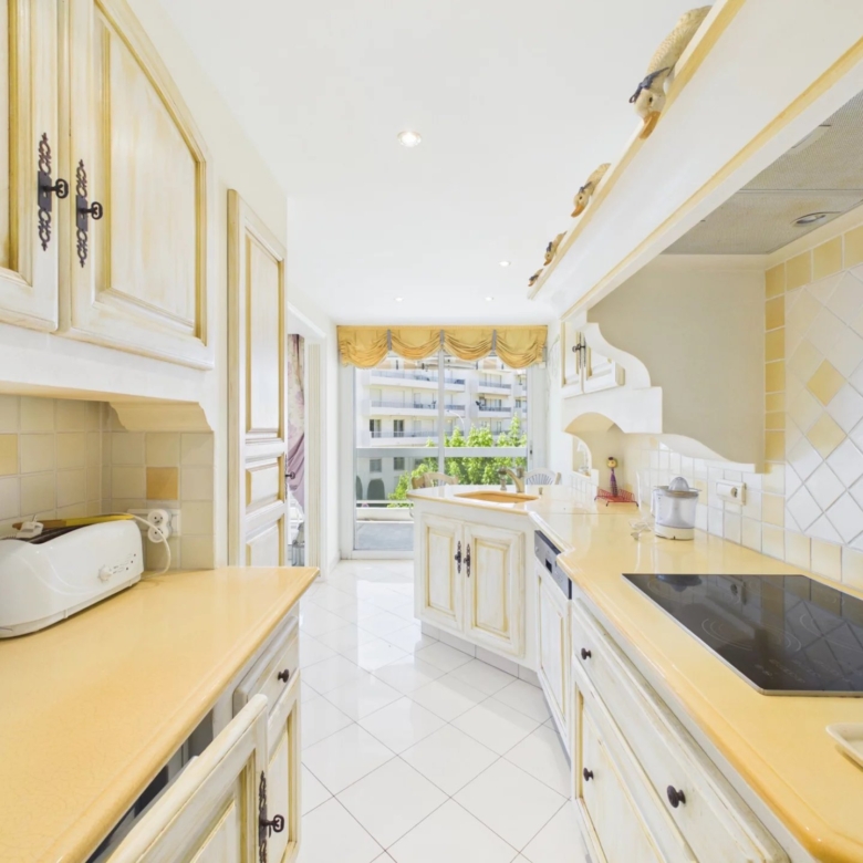 MAS DE TANIT – STUNNING 3-BEDROOM APARTMENT WITH SEA VIEW AND 55 SQM CORNER TERRACE