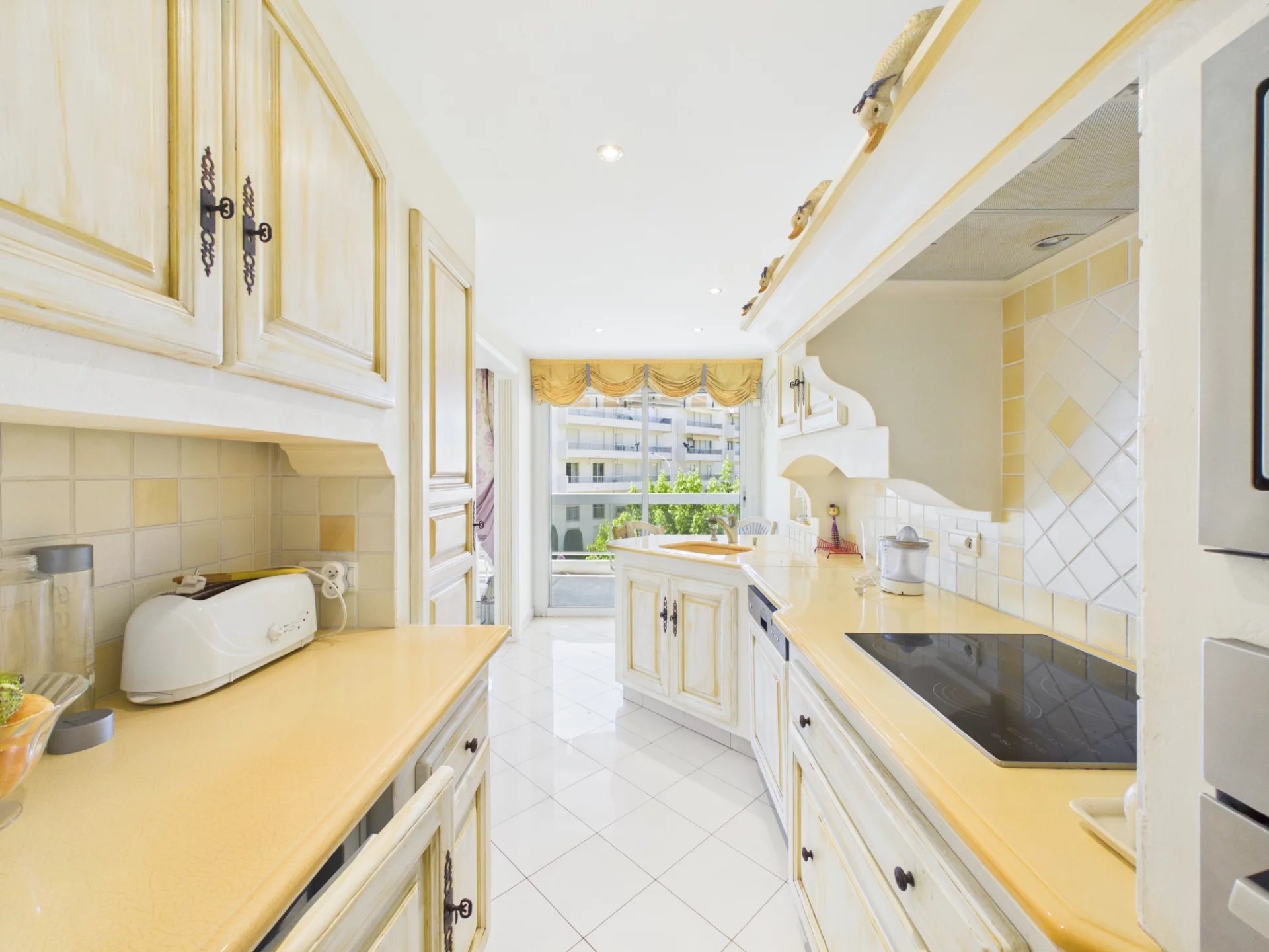 3f7aa5e982a415fc9c948f74bef45cb2_0a01bfd509_1920-original.jpg MAS DE TANIT – STUNNING 3-BEDROOM APARTMENT WITH SEA VIEW AND 55 SQM CORNER TERRACE