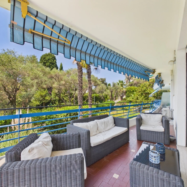 Appartement 4 pièces d’angle avec vaste terrasse – Résidence Parc et Piscine – Garage en sous-sol