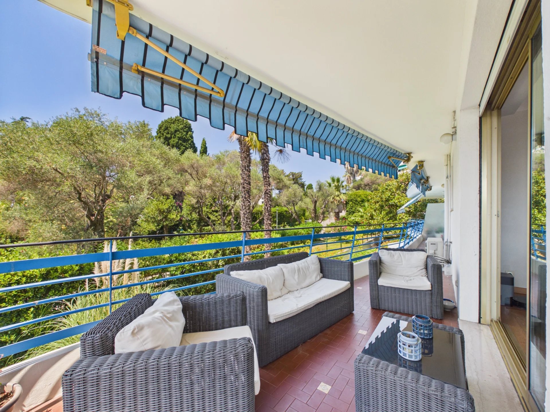 4941cebbc63ae5662a2d1d7a8d29b8c5_4568e2410b_1920-original.jpg Appartement 4 pièces d’angle avec vaste terrasse – Résidence Parc et Piscine – Garage en sous-sol