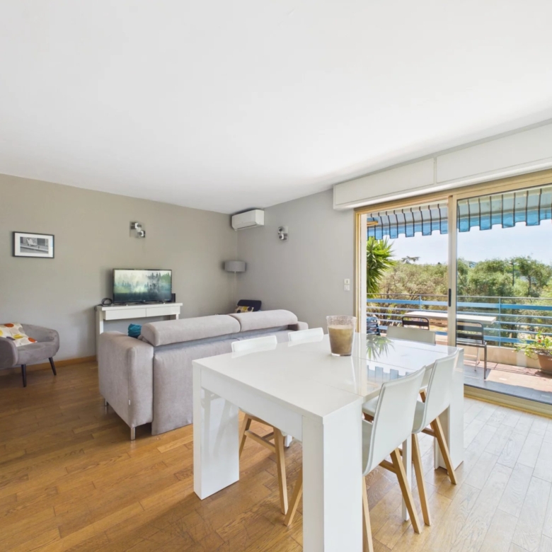 Appartement 4 pièces d’angle avec vaste terrasse – Résidence Parc et Piscine – Garage en sous-sol