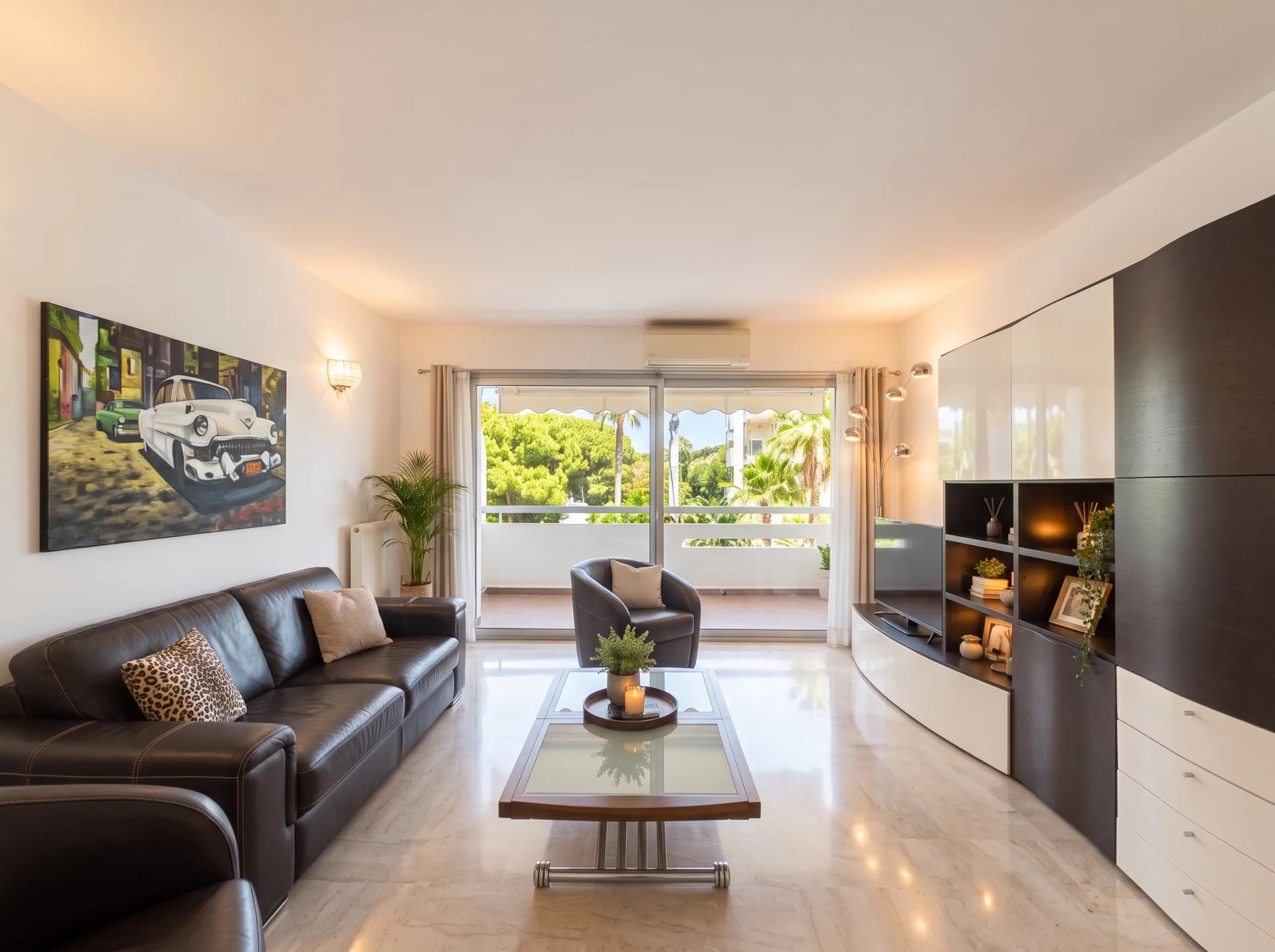 APPARTEMENT 52 M² TRAVERSANT AVEC BALCON ET LOGGIA – PROCHE PLAGES ET COMMODITÉS