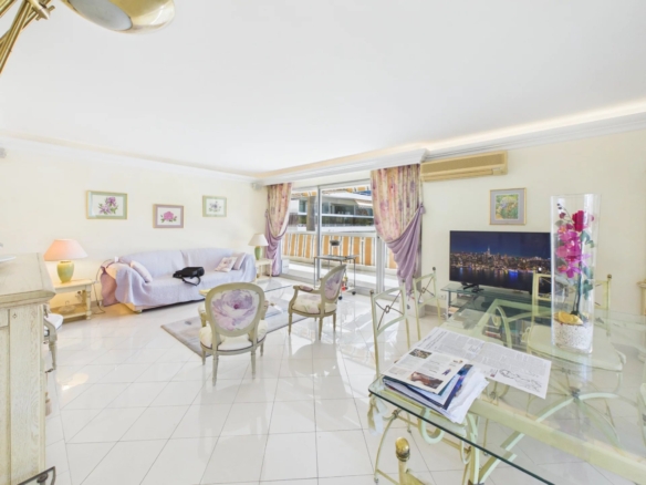 MAS DE TANIT – STUNNING 3-BEDROOM APARTMENT WITH SEA VIEW AND 55 SQM CORNER TERRACE