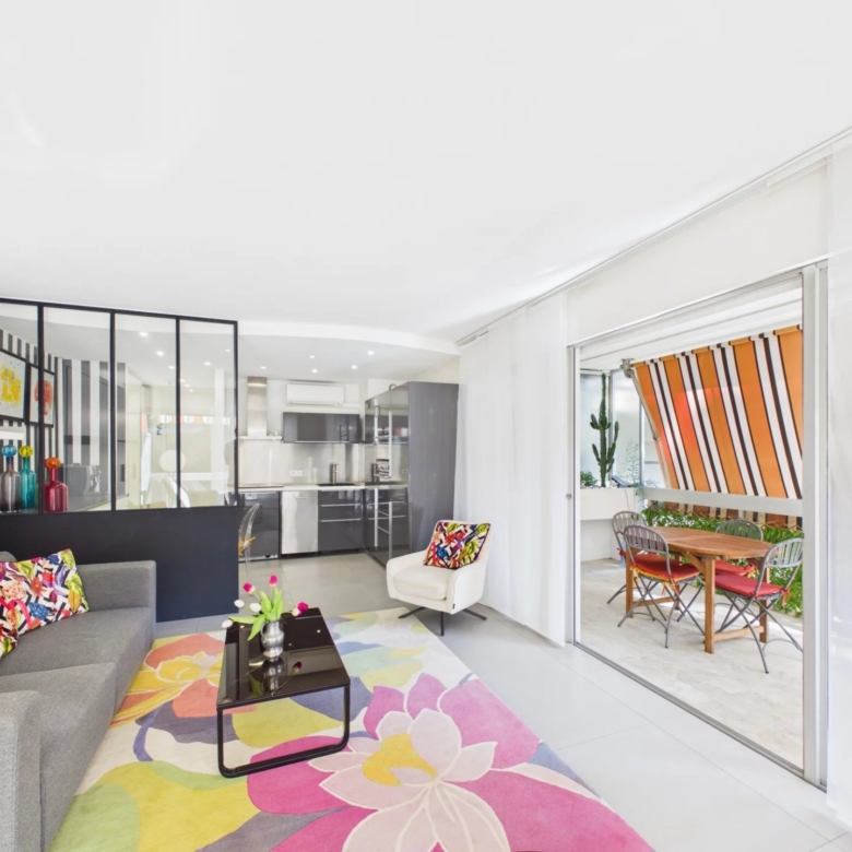 LARGE STUDIO AVEC TERRASSE DE 25 m2