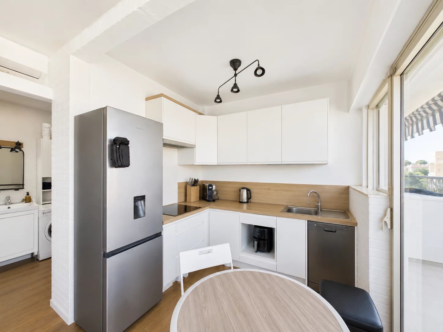 69baeda2988a2642ab3424b139ad8a03_8cde568bd3_1448-original.jpg Studio 23 m² – Dernier étage – Vue mer dégagée