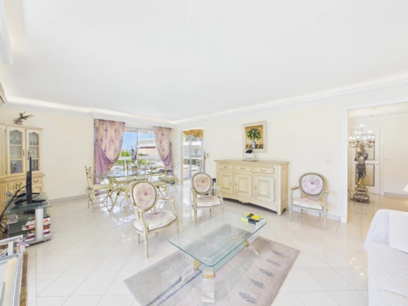 MAS DE TANIT – STUNNING 3-BEDROOM APARTMENT WITH SEA VIEW AND 55 SQM CORNER TERRACE