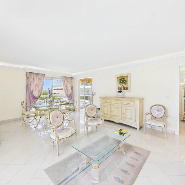 MAS DE TANIT – STUNNING 3-BEDROOM APARTMENT WITH SEA VIEW AND 55 SQM CORNER TERRACE