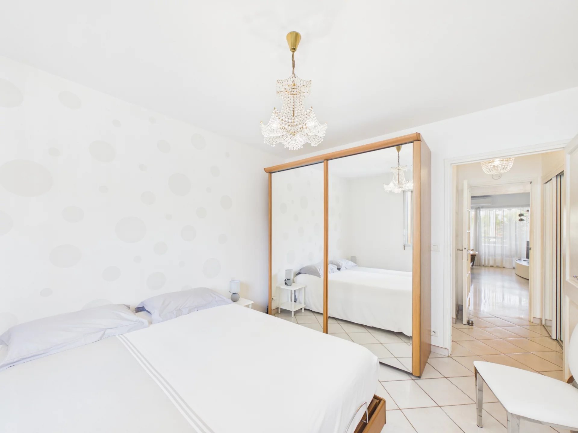APPARTEMENT 52 M² TRAVERSANT AVEC BALCON ET LOGGIA – PROCHE PLAGES ET COMMODITÉS
