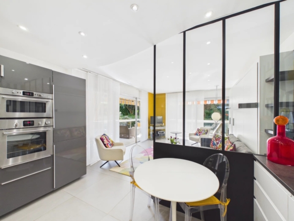 LARGE STUDIO AVEC TERRASSE DE 25 m2