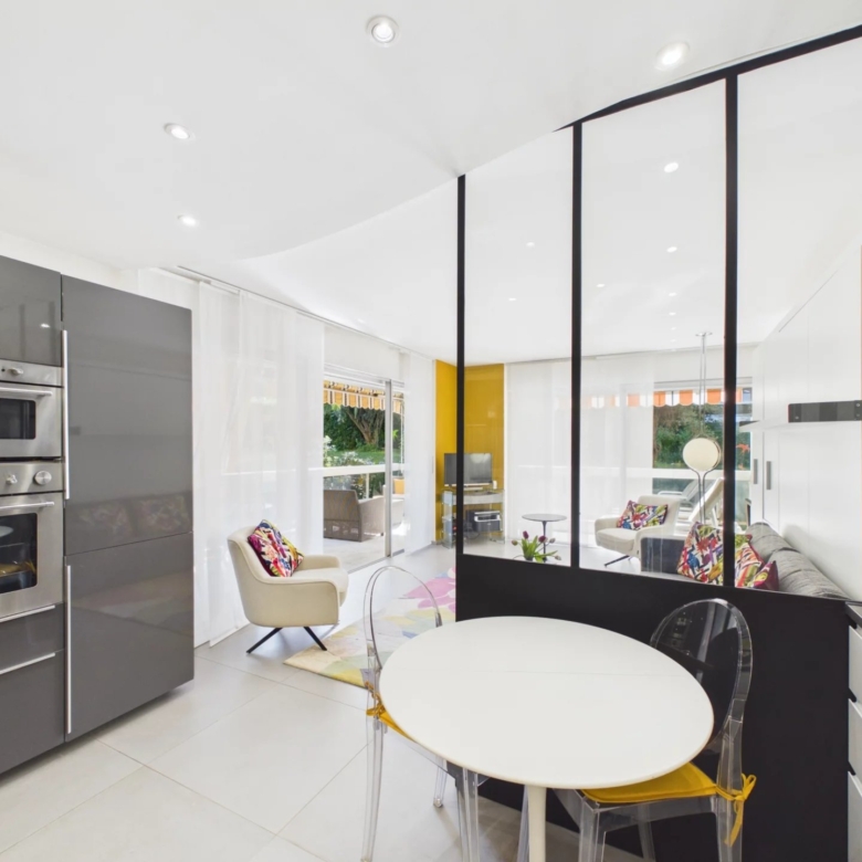 LARGE STUDIO AVEC TERRASSE DE 25 m2