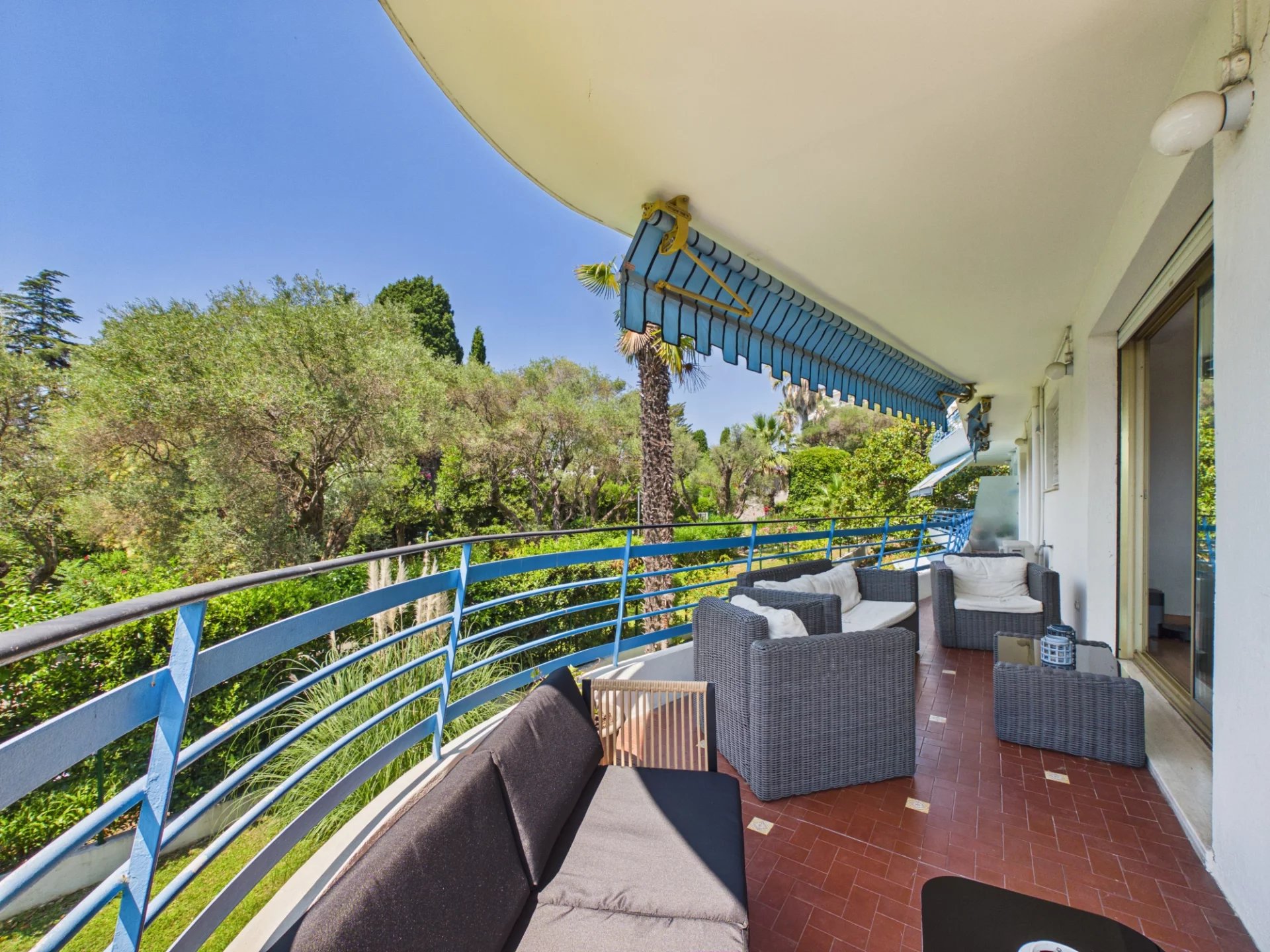 7f6656b0c30700fdedfbf7a905347b7e_d0aee1feaf_1920-original.jpg Appartement 4 pièces d’angle avec vaste terrasse – Résidence Parc et Piscine – Garage en sous-sol