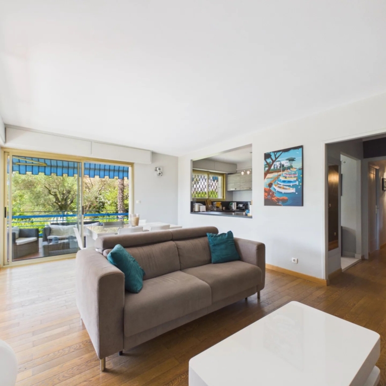 Appartement 4 pièces d’angle avec vaste terrasse – Résidence Parc et Piscine – Garage en sous-sol
