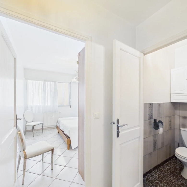 APPARTEMENT 52 M² TRAVERSANT AVEC BALCON ET LOGGIA – PROCHE PLAGES ET COMMODITÉS