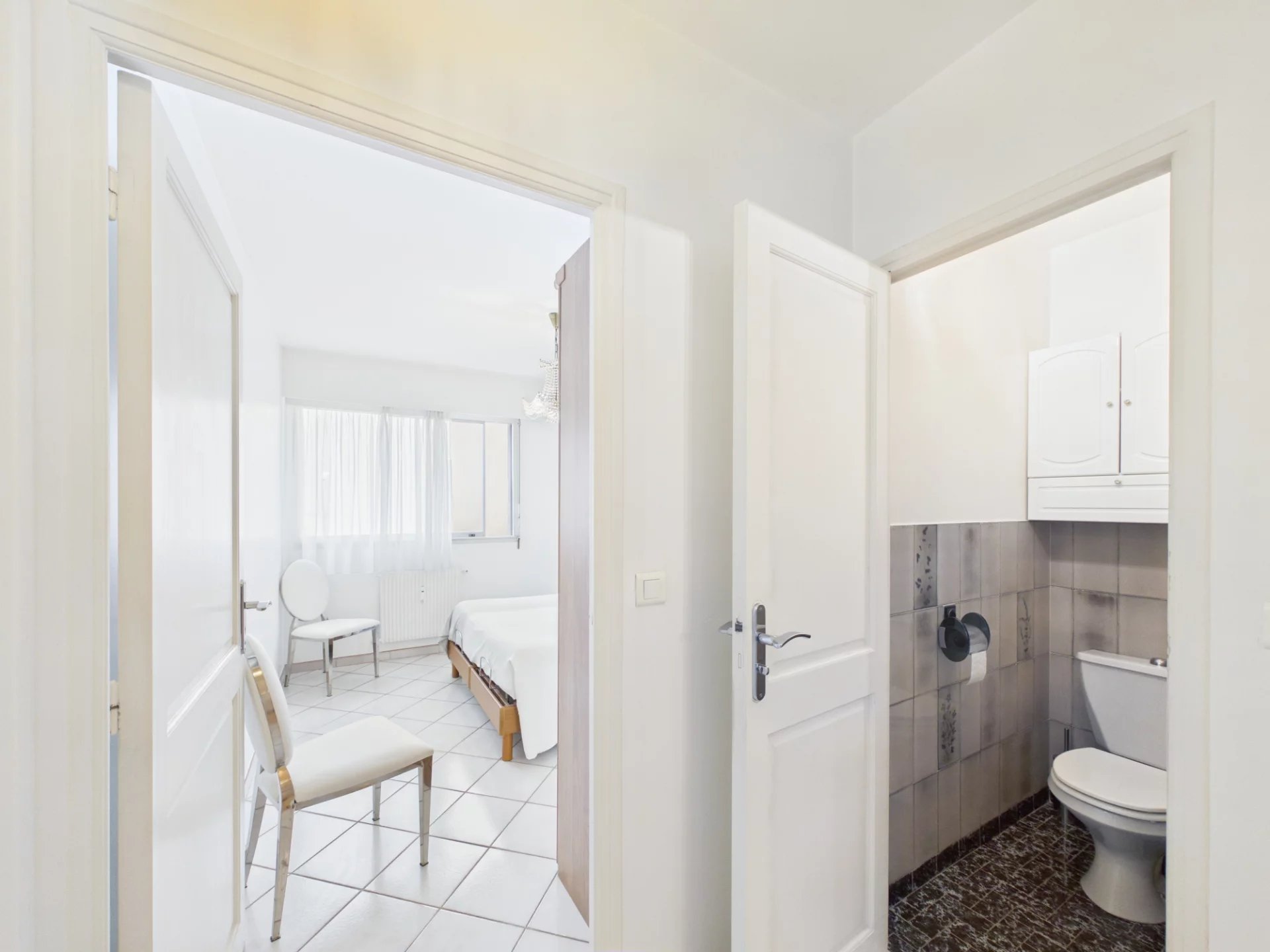 APPARTEMENT 52 M² TRAVERSANT AVEC BALCON ET LOGGIA – PROCHE PLAGES ET COMMODITÉS