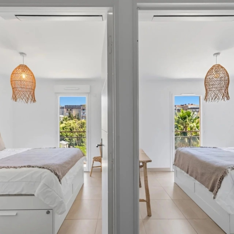 GOLFE-JUAN : Appartement moderne 3 pièces avec piscine et double garage