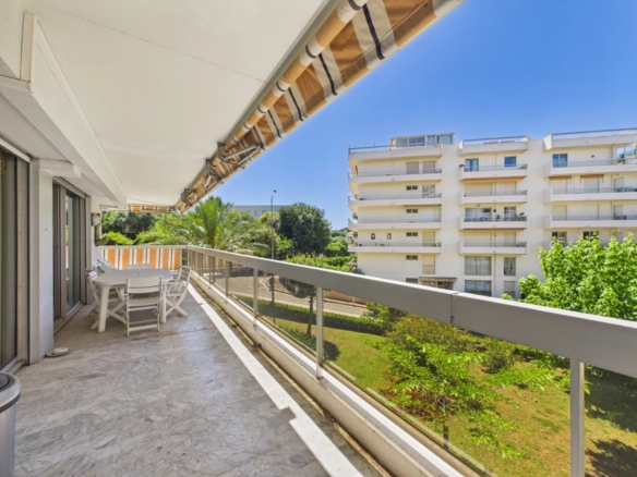 MAS DE TANIT – STUNNING 3-BEDROOM APARTMENT WITH SEA VIEW AND 55 SQM CORNER TERRACE
