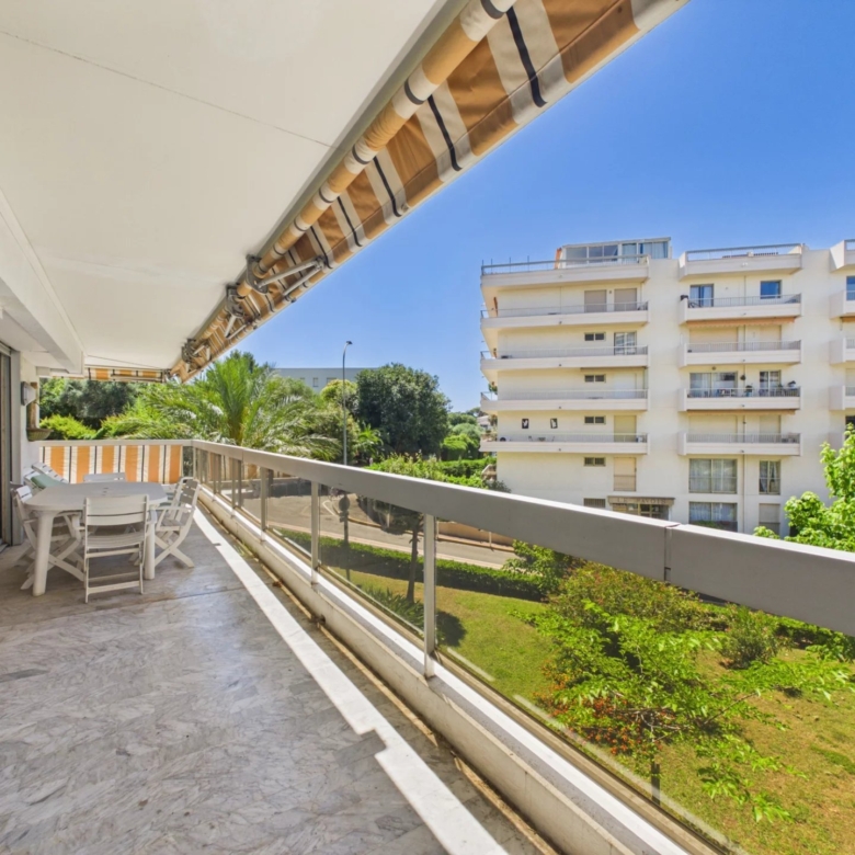 MAS DE TANIT – STUNNING 3-BEDROOM APARTMENT WITH SEA VIEW AND 55 SQM CORNER TERRACE