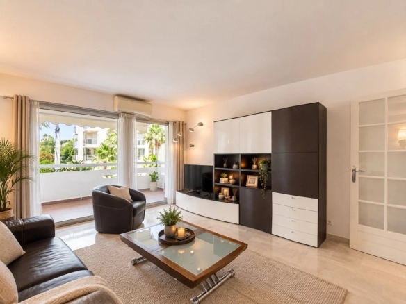APPARTEMENT 52 M² TRAVERSANT AVEC BALCON ET LOGGIA – PROCHE PLAGES ET COMMODITÉS