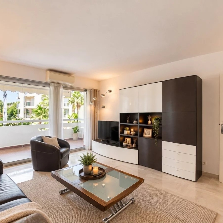 APPARTEMENT 52 M² TRAVERSANT AVEC BALCON ET LOGGIA – PROCHE PLAGES ET COMMODITÉS