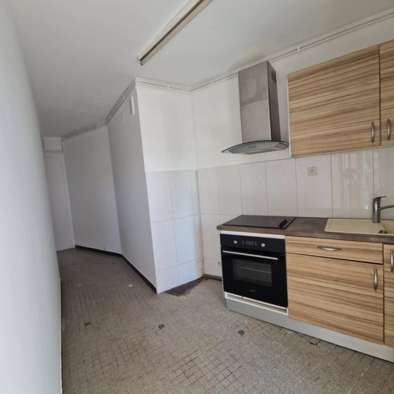 LOCATION A L ANNEE VIDE