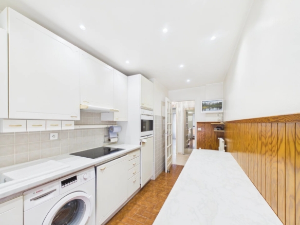 APPARTEMENT 52 M² TRAVERSANT AVEC BALCON ET LOGGIA – PROCHE PLAGES ET COMMODITÉS