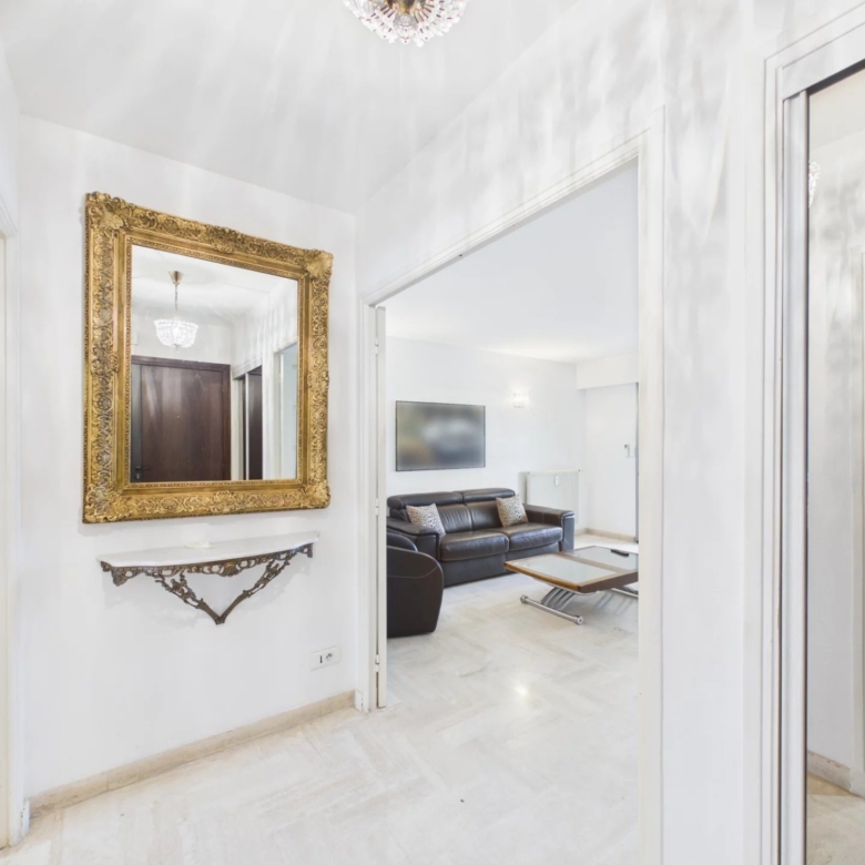 APPARTEMENT 52 M² TRAVERSANT AVEC BALCON ET LOGGIA – PROCHE PLAGES ET COMMODITÉS