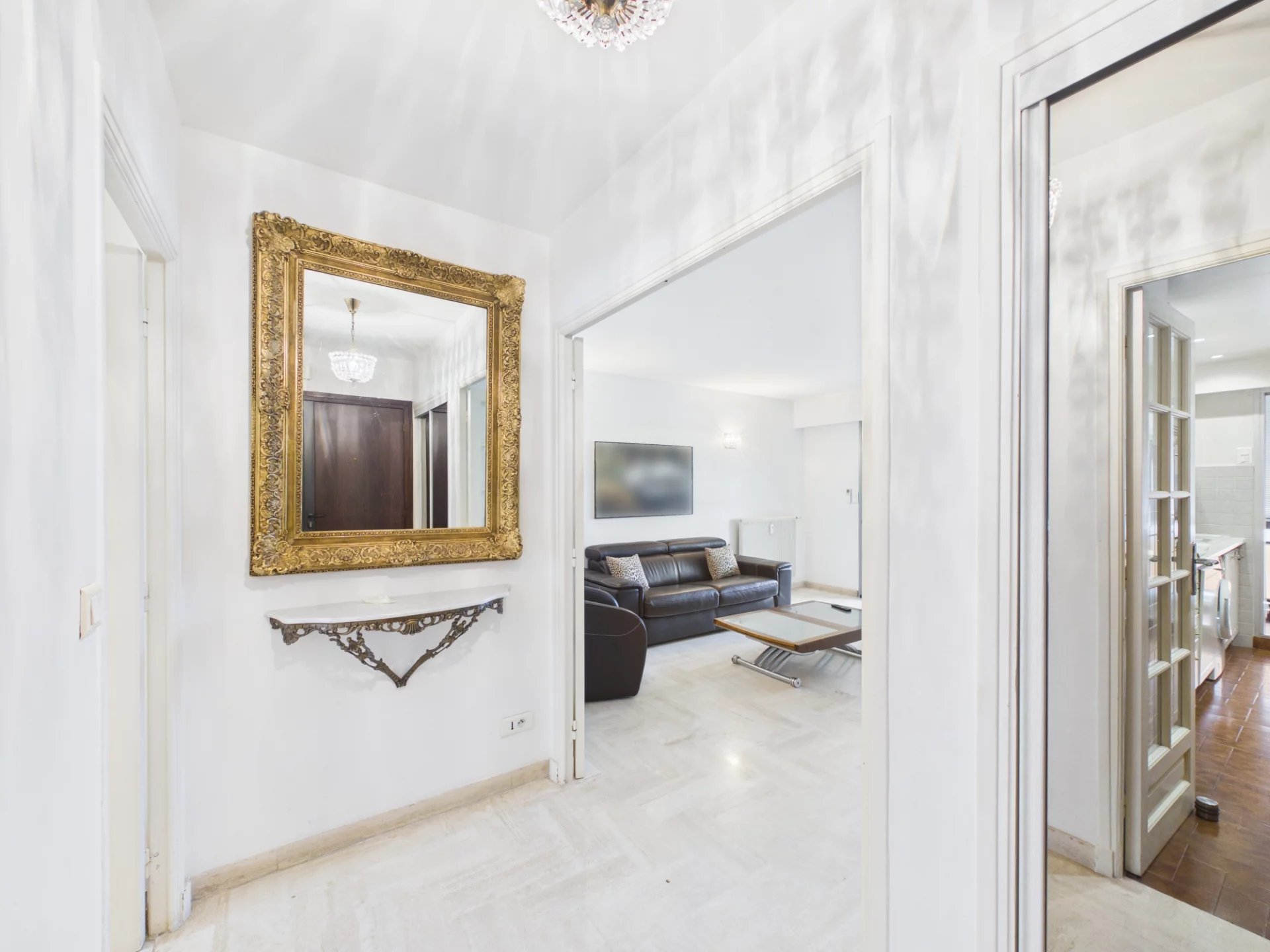 APPARTEMENT 52 M² TRAVERSANT AVEC BALCON ET LOGGIA – PROCHE PLAGES ET COMMODITÉS