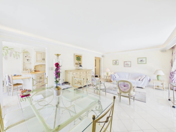 MAS DE TANIT – STUNNING 3-BEDROOM APARTMENT WITH SEA VIEW AND 55 SQM CORNER TERRACE