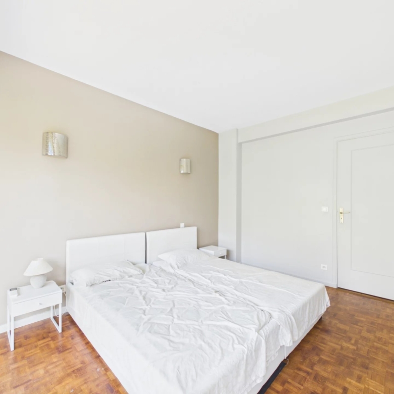 Appartement 4 pièces d’angle avec vaste terrasse – Résidence Parc et Piscine – Garage en sous-sol