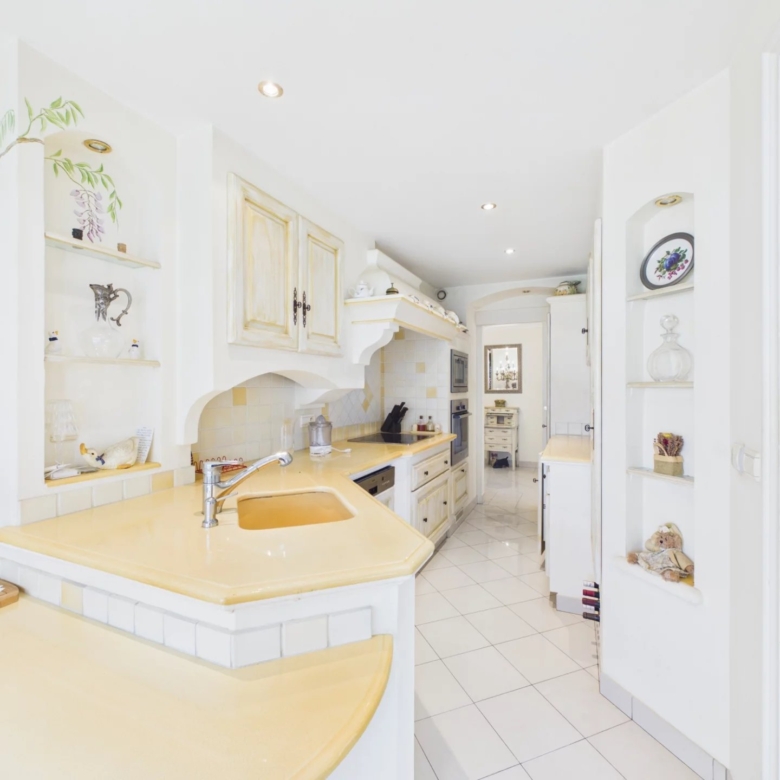 MAS DE TANIT – STUNNING 3-BEDROOM APARTMENT WITH SEA VIEW AND 55 SQM CORNER TERRACE