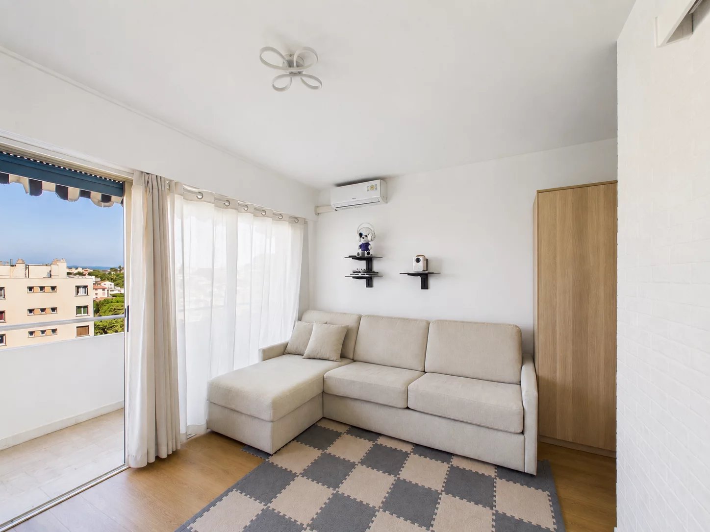 d1744cd20323ab36b7ac143eb089e256_9f4ddc4c3b_1448-original.jpg Studio 23 m² – Dernier étage – Vue mer dégagée
