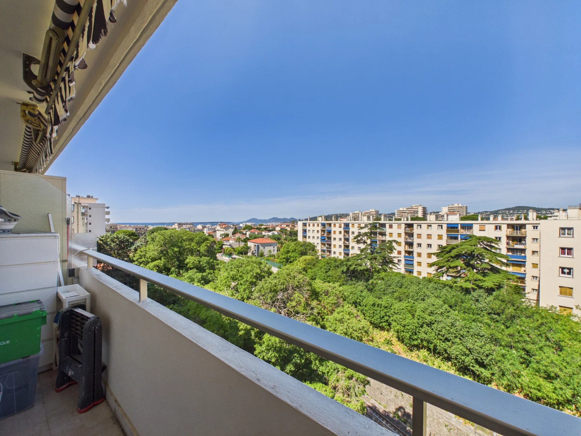 e6a772b9761fd80e1e7a9b53a273644b_e9d36ba736_1920-original.jpg Studio 23 m² – Dernier étage – Vue mer dégagée