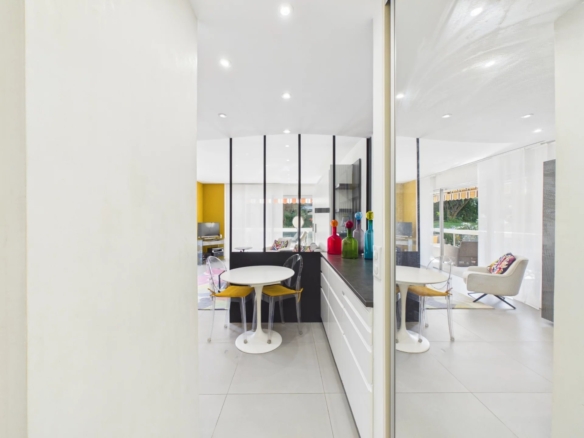 LARGE STUDIO AVEC TERRASSE DE 25 m2