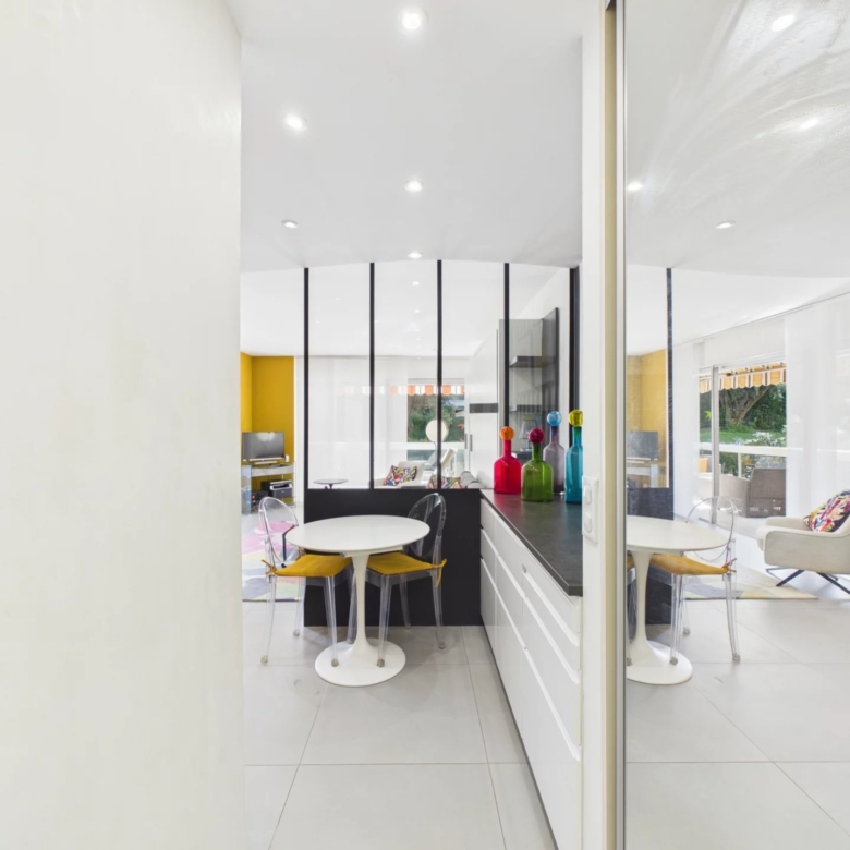 LARGE STUDIO AVEC TERRASSE DE 25 m2