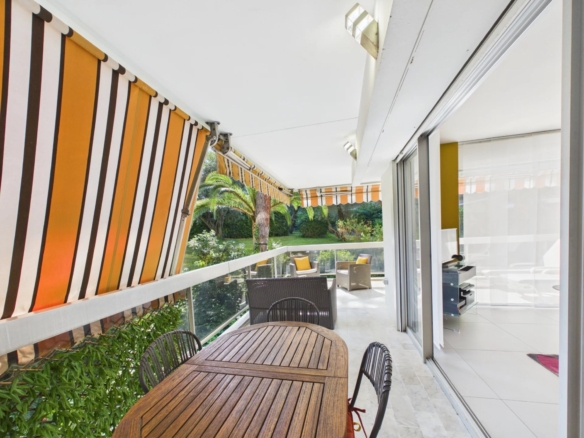 LARGE STUDIO AVEC TERRASSE DE 25 m2