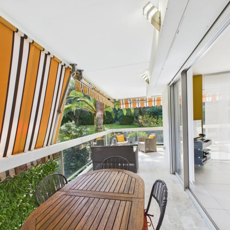 LARGE STUDIO AVEC TERRASSE DE 25 m2