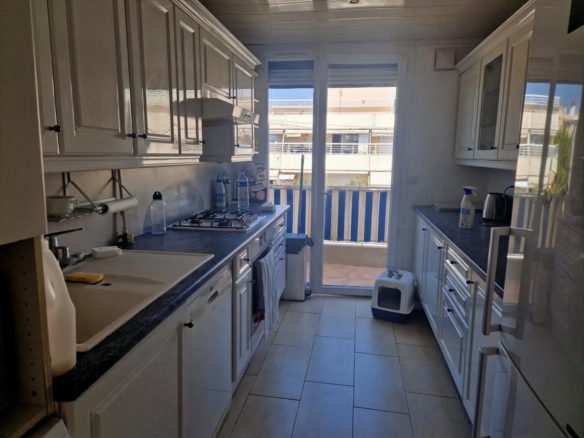 À louer – Colocation étudiante – 3 pièces de 70 m² – Juan-les-Pins