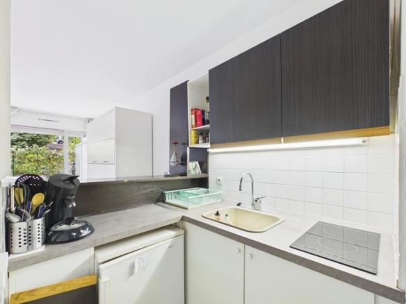 Studio de 29 m² en rez-de-chaussée avec terrasse – Résidence sécurisée avec piscine