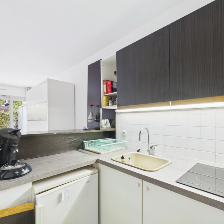 Studio de 29 m² en rez-de-chaussée avec terrasse – Résidence sécurisée avec piscine