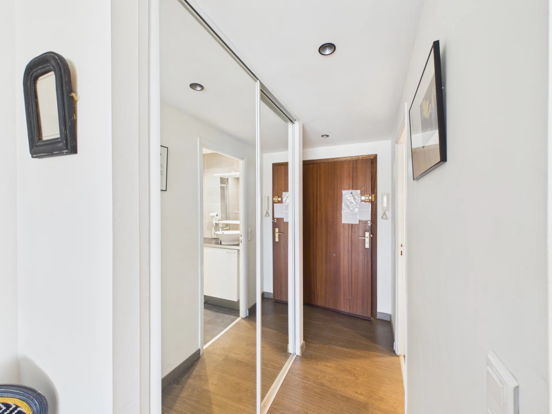 47b75f52ee9c6171a1e6b213ec3c55f8_9e17c6b1b9_1920-original.jpg JUAN-LES-PINS BIJOU PLAGE – RENOVATED 32 m² STUDIO WITH TERRACE, PARKING & CELLAR