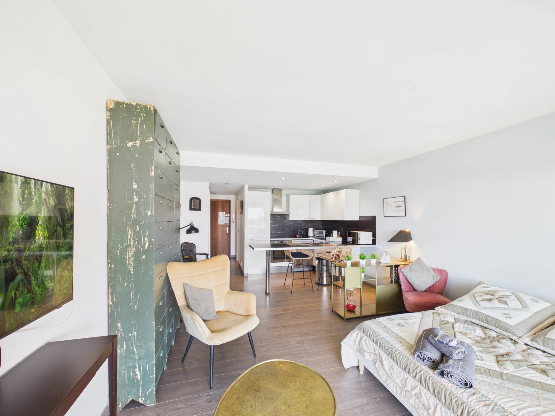 63a6b928db812bcd72419152dfec4bd5_3dc5dfd45b_1920-original.jpg JUAN-LES-PINS BIJOU PLAGE – RENOVATED 32 m² STUDIO WITH TERRACE, PARKING & CELLAR