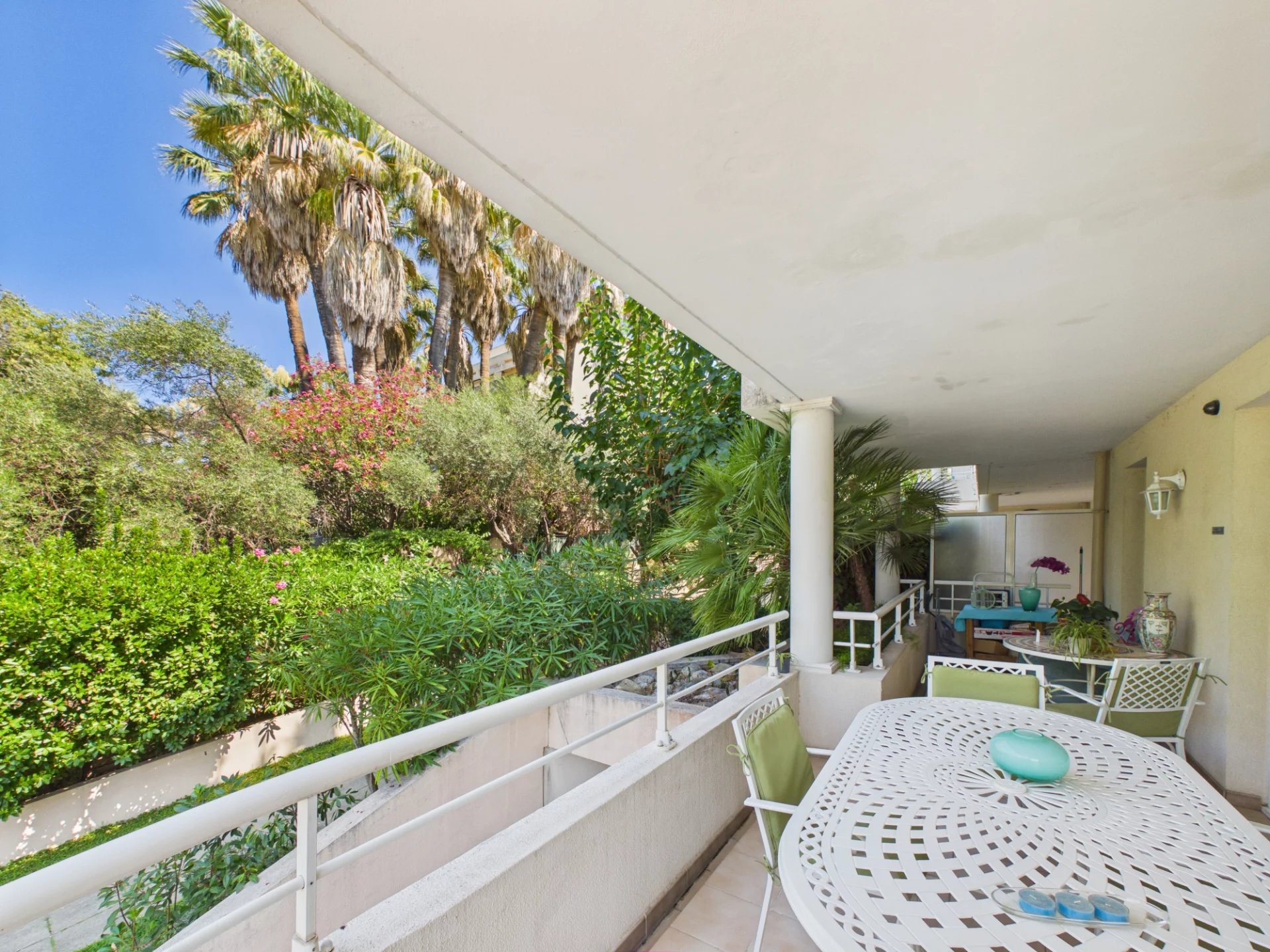6a001741ff34b7bada971c3a22ca2cd1_cf551d7072_1920-original.jpg 2 pièces d’angle avec vaste terrasse – Quartier Rostagne / Les Pins