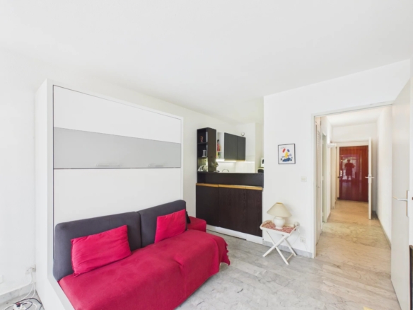 Studio de 29 m² en rez-de-chaussée avec terrasse – Résidence sécurisée avec piscine